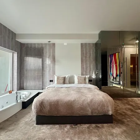 Urban Bliss Jacuzzi Appartement