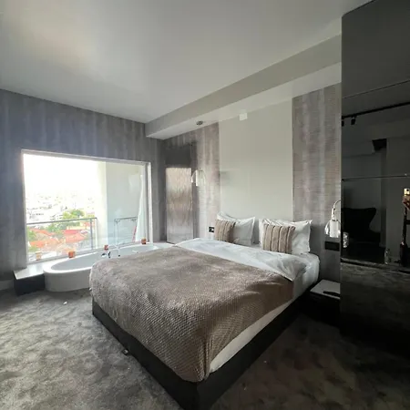 Urban Bliss Jacuzzi Appartement
